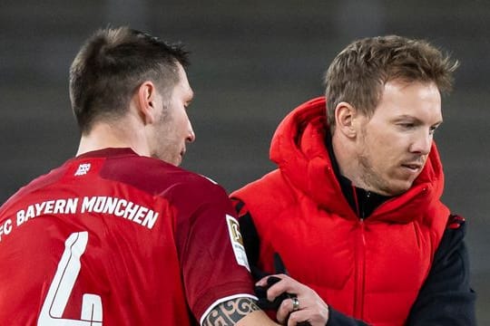 Bayerns Trainer Julian Nagelsmann (r) und Niklas Süle.