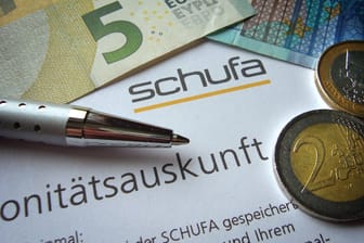 Schufa-Formular (Symbolbild): Die Schufa ist Deutschlands größte Wirtschaftsauskunftei.