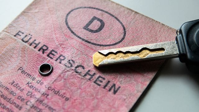 Bis 2033 müssen Millionen von Führerscheinen umgetauscht werden, damit sie fälschungssicherer sind.