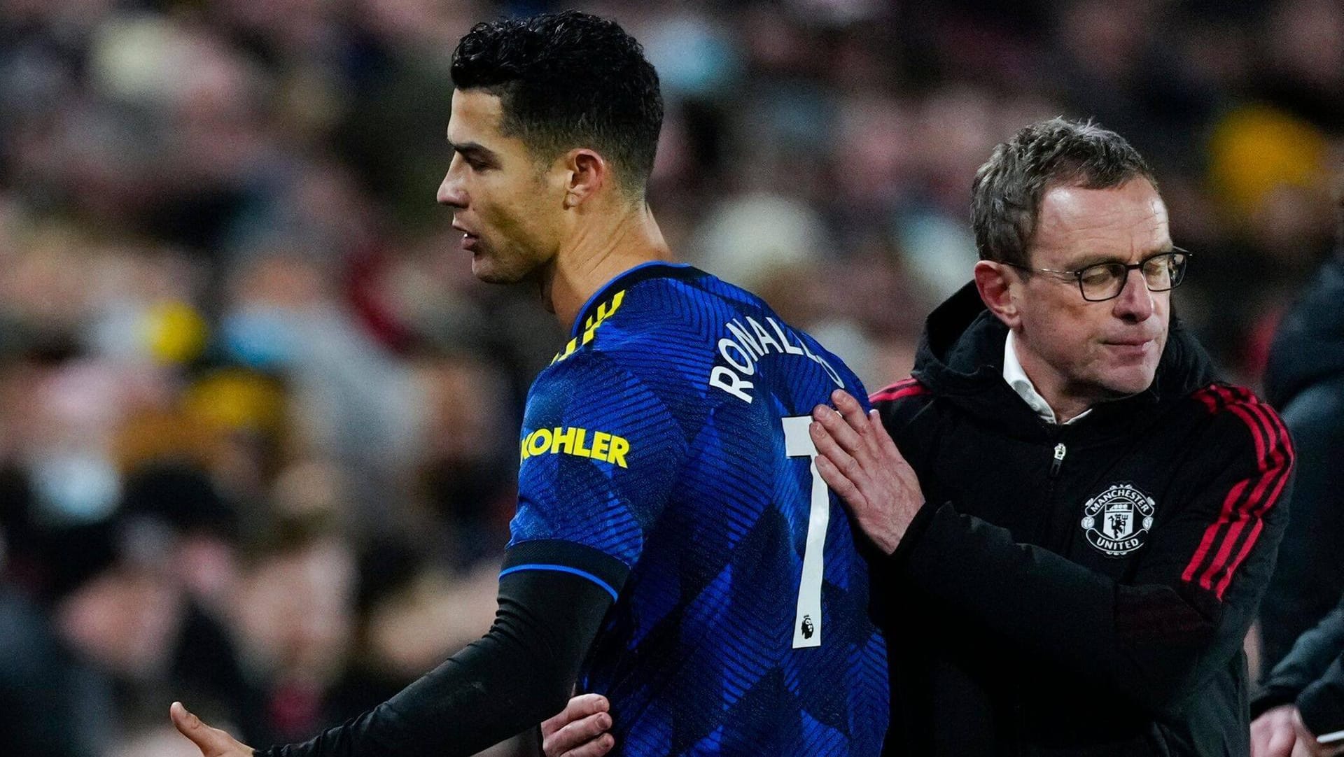 ManUnited-Coach Ralf Rangnick (r.) erwartet mehr von seinem Superstar Cristiano Ronaldo. ManUnited-Coach Ralf Rangnick (r.) erwartet mehr von seinem Superstar Cristiano Ronaldo.