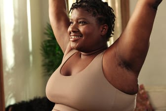 Werbefoto von Adidas: "Wir finden, dass weibliche Brüste in allen Formen und Größen Halt und Komfort verdienen."