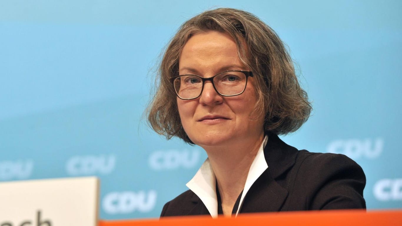 Ina Scharrenbach: Sie ist seit 2017 Ministerin für Heimat, Kommunales, Bauen und Gleichstellung von NRW. Seit Januar 2022 ist sie Teil des CDU-Präsidiums.