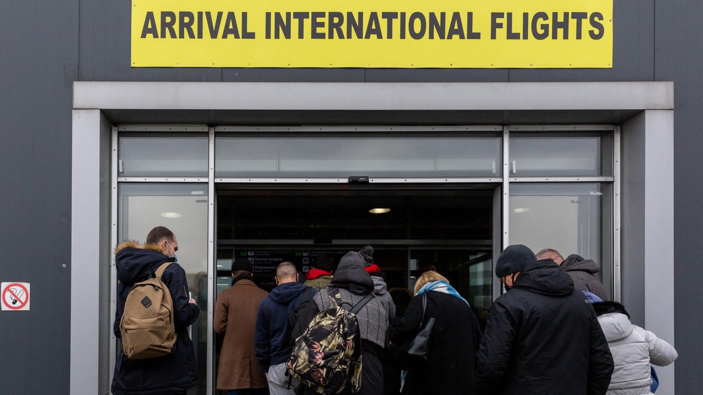 Flughafen in Kiew in der vergangenen Woche: Nach den USA alarmiert auch Großbritannien seine Bürger in der Ukraine.