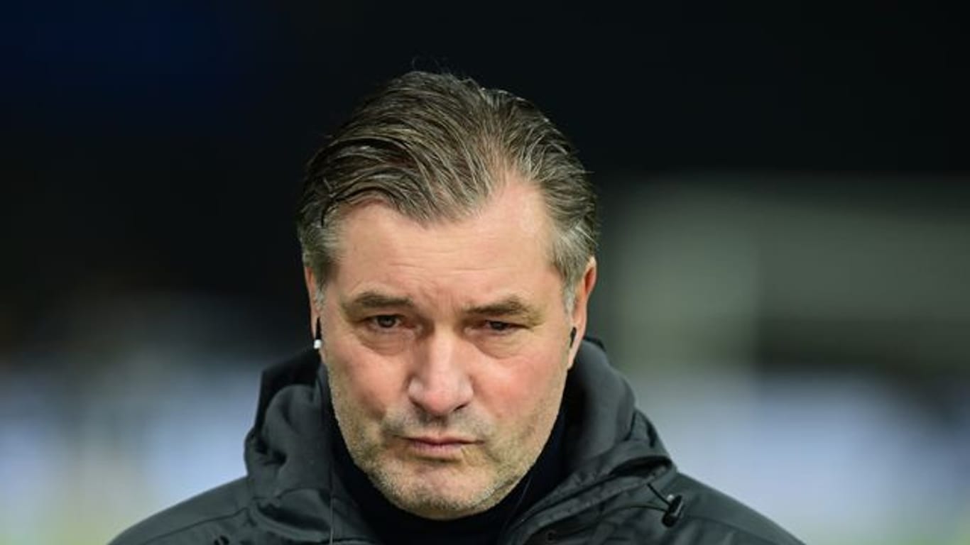 Nach der Niederlage gegen Leverkusen erwartet BVB-Sportdirektor Michael Zorc eine "Reaktion" und ein "anderes Auftreten".
