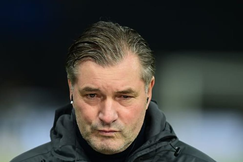 Nach der Niederlage gegen Leverkusen erwartet BVB-Sportdirektor Michael Zorc eine "Reaktion" und ein "anderes Auftreten".