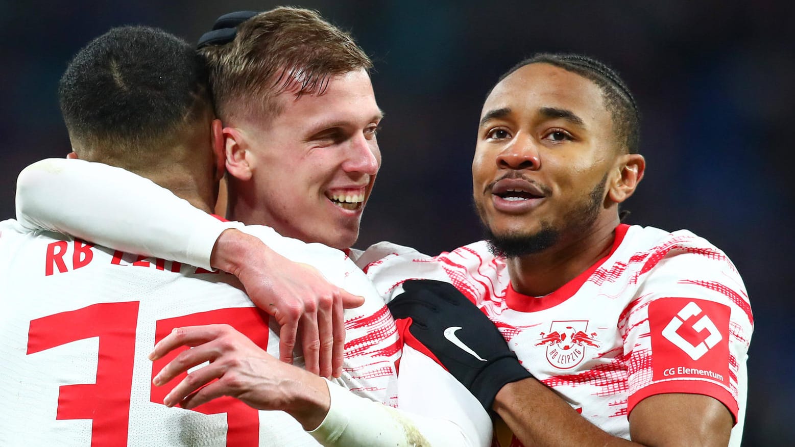Christopher Nkunku und Dani Olmo (v.r.): Die beiden Leipziger Torschützen jubeln mit DFB-Nationalspieler Benjamin Henrichs. Christopher Nkunku und Dani Olmo (v.r.): Die beiden Leipziger Torschützen jubeln mit DFB-Nationalspieler Benjamin Henrichs.