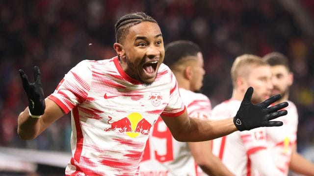 Leipzigs Christopher Nkunku traf per Freistoß zum 1:0 gegen den 1. Leipzigs Christopher Nkunku traf per Freistoß zum 1:0 gegen den 1.