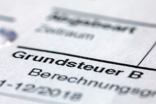 Ein Abgabenbescheid für die Entrichtung der Grundsteuer.