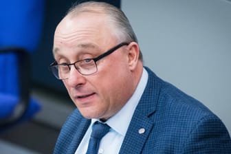 Jens Maier (AfD): Gegen die Wiedereinsetzung des Ex-AfD-Bundestagsabgeordneten als Richter gibt es heftigen Widerstand.