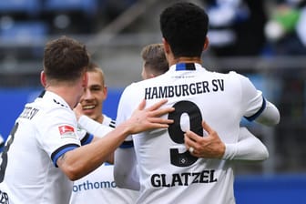 Jubel beim Hamburger SV: Das Team springt in der Tabelle und hat nur noch einen Punkt Rückstand auf Bremen.