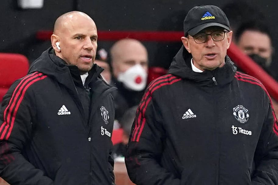 Ratlos: United-Trainer Rangnick (r.) und Co Chris Armas.