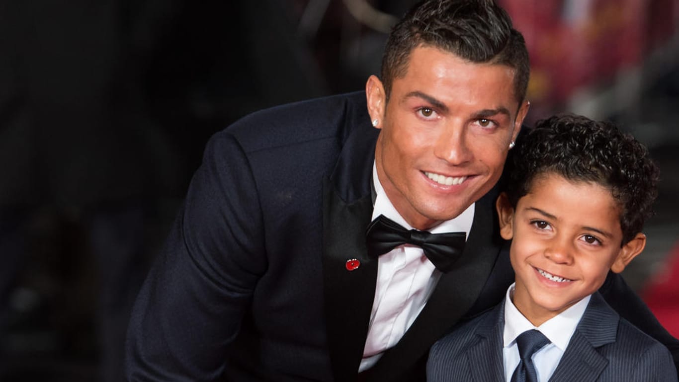 Cristiano Ronaldo und sein Sohn Cristiano Ronaldo Jr.: Der Kleine kickt nun auch für Manchester United – ganz wie der Papa.