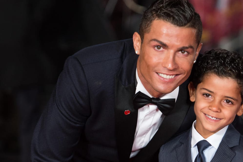 Cristiano Ronaldo und sein Sohn Cristiano Ronaldo Jr.: Der Kleine kickt nun auch für Manchester United – ganz wie der Papa.