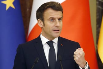 Emmanuel Macron: Der französischen Präsident hat Wladimir Putin vor einer militärischen Eskalation in der Ukraine gewarnt.