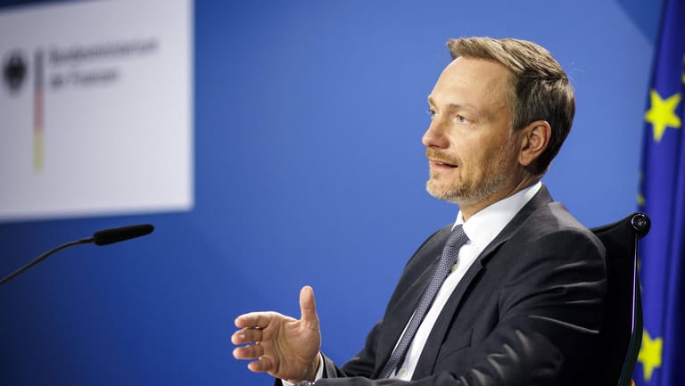 Christian Lindner spricht bei einer Videokonferenz (Archivbild): Der FDP-Chef fordert schnelle Lockerungen der Corona-Regeln.