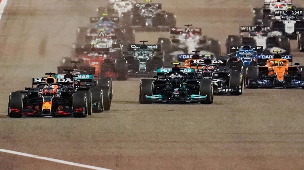Szene beim Start in Bahrain 2021: Auch 2022 beginnt die Formel-1-Saison in Sakhir.