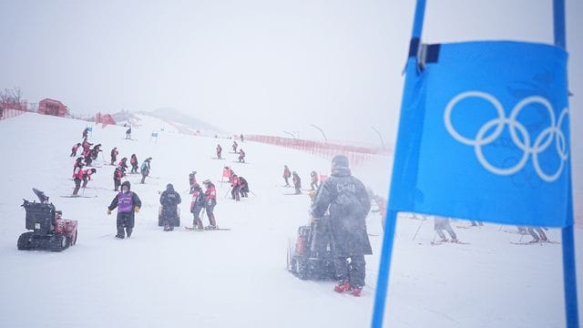 Das Abfahrtstraining der Damen musste wegen starken Schneefalls abgesagt werden.