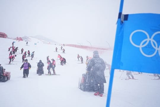 Das Abfahrtstraining der Damen musste wegen starken Schneefalls abgesagt werden.