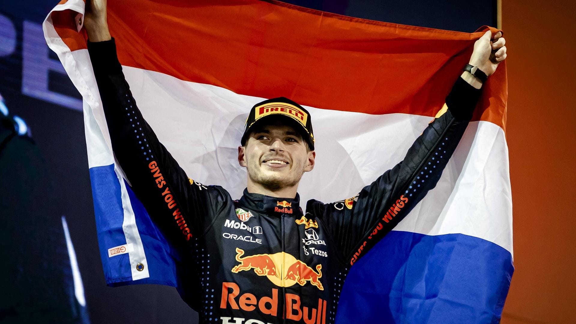 Die Formel-1-Saison 2022 wird mit Spannung erwartet. Max Verstappen geht zum ersten Mal als Weltmeister ins Jahr. Kann er seinen Titel verteidigen? Die Konkurrenz ist groß. Alle Fahrer im Überblick.