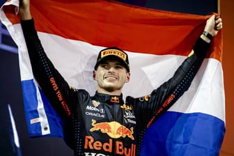 Die Formel-1-Saison 2022 wird mit Spannung erwartet. Max Verstappen geht zum ersten Mal als Weltmeister ins Jahr. Kann er seinen Titel verteidigen? Die Konkurrenz ist groß. Alle Fahrer im Überblick.