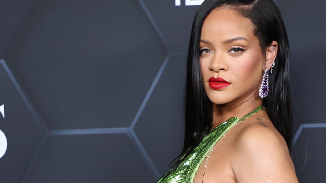 Rihanna: Die Sängerin zeigte sich bei einem Event auf dem roten Teppich.