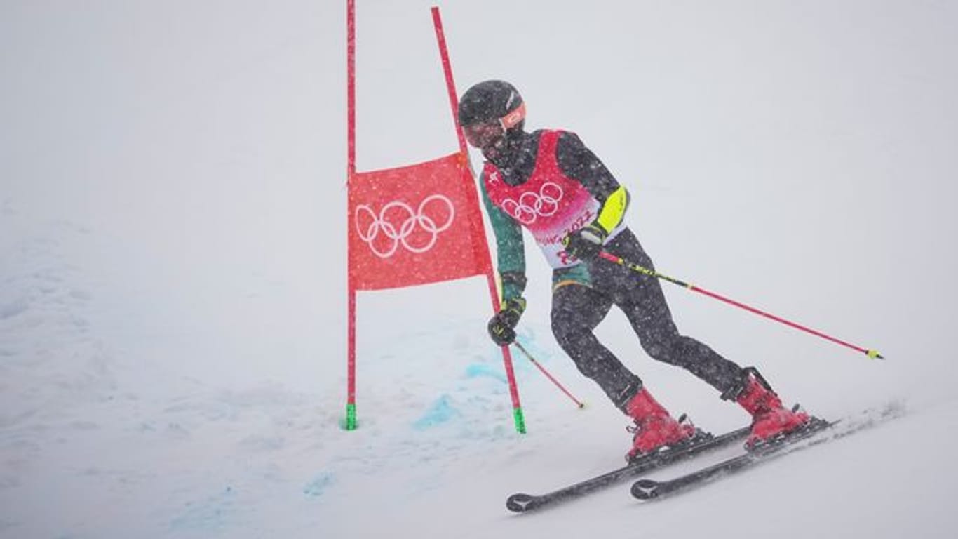 Kam mit über einer Minute Rückstand auf den Sieger beim Riesenslalom ins Ziel: Benjamin Alexander aus Jamaika in Aktion.