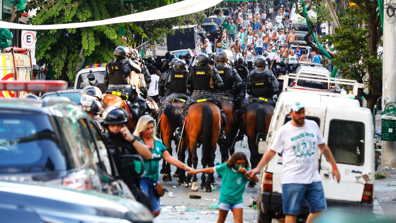 Krawalle in Sao Paulo: Nach der Niederlage des SE Palmeiras im Finale der Klub-WM fielen tödliche Schüsse.