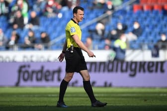 Schiedsrichter Felix Zwayer gab in Hannover sein Comeback.