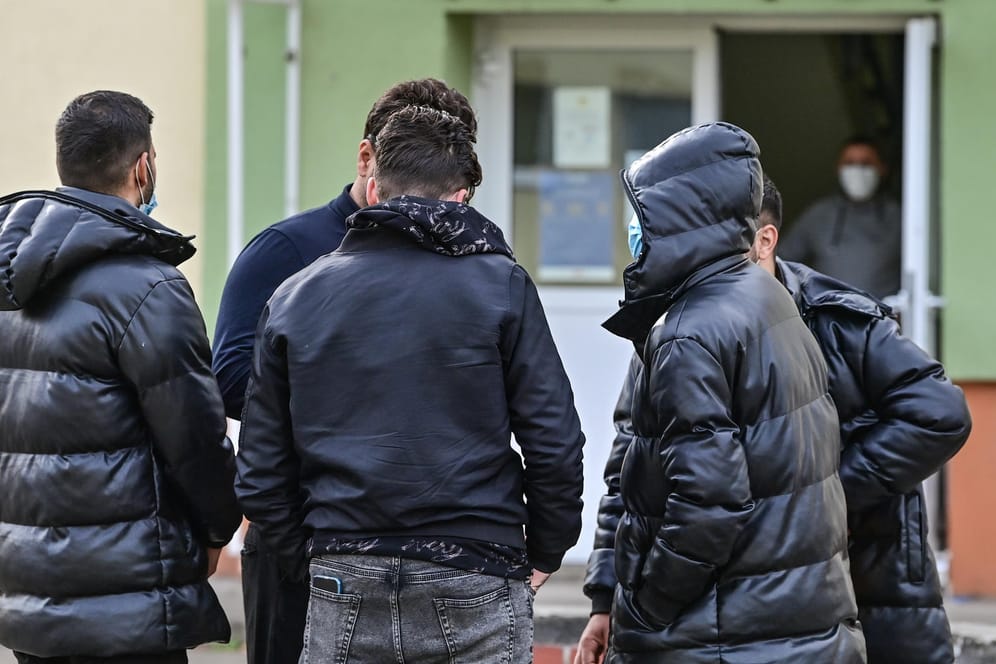 Flüchtlinge in der Zentralen Erstaufnahmeeinrichtung für Asylbewerber (ZABH) des Landes Brandenburg in Eisenhüttenstadt: Die Aufnahmeeinrichtungen für Geflüchtete füllen sich wieder.