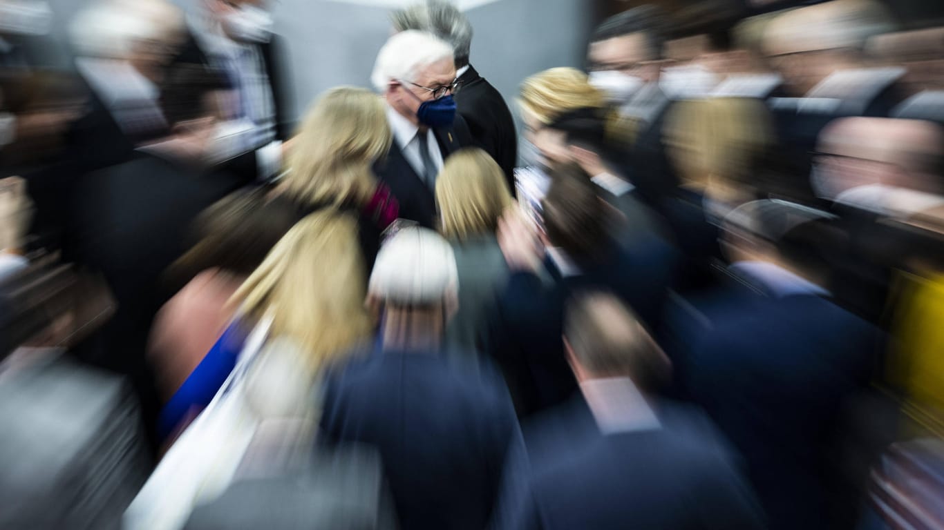 Mann im Mittelpunkt: Die Bundesversammlung wählte Frank-Walter Steinmeier am Sonntag für eine zweite Amtszeit.