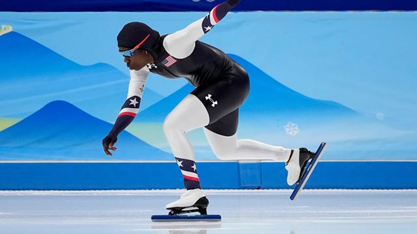 Die Eisschnellläuferin Erin Jackson aus den USA gewinnt Gold bei Olympia.