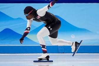 Die Eisschnellläuferin Erin Jackson aus den USA gewinnt Gold bei Olympia.