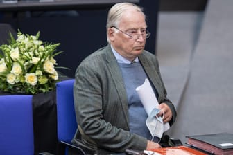 Alexander Gauland im Bundestag: Der ehemalige Fraktionsvorsitzende der AfD wollte das Angebot eines weiteren Tests durch die Parlamentsärztin wohl nicht wahrnehmen.