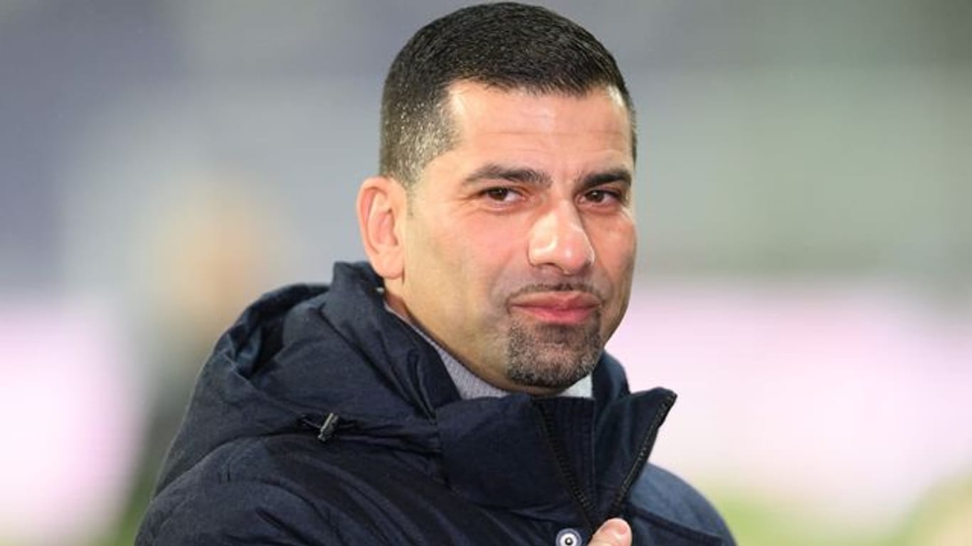 Schalkes Trainer Dimitrios Grammozis kritisierte sein Team nach der Niederlage gegen Düsseldorf.