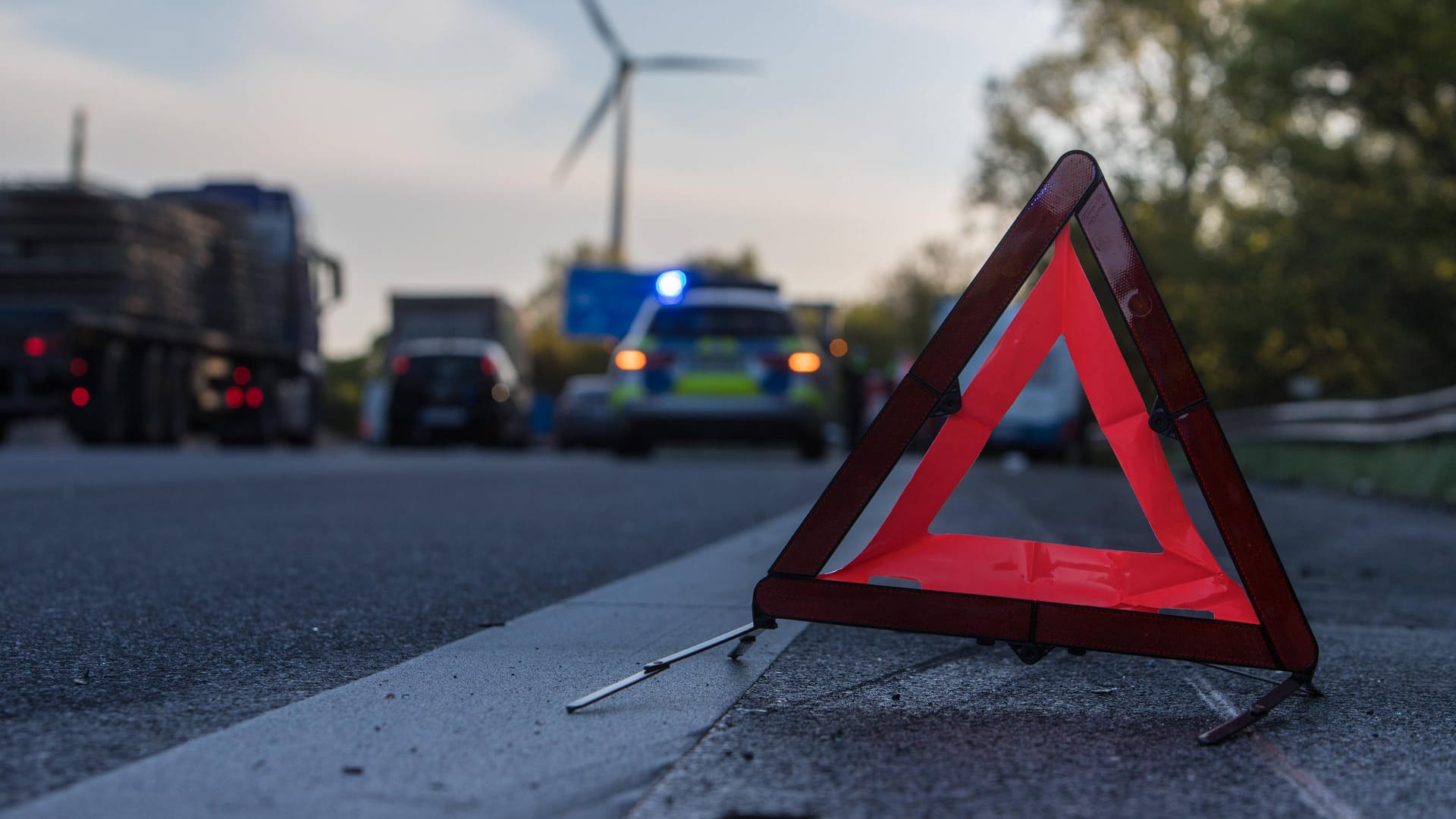 Unfall auf der Autobahn (Symbolbild): Sieben Personen mussten ins Krankenhaus. Unfall auf der Autobahn (Symbolbild): Sieben Personen mussten ins Krankenhaus.