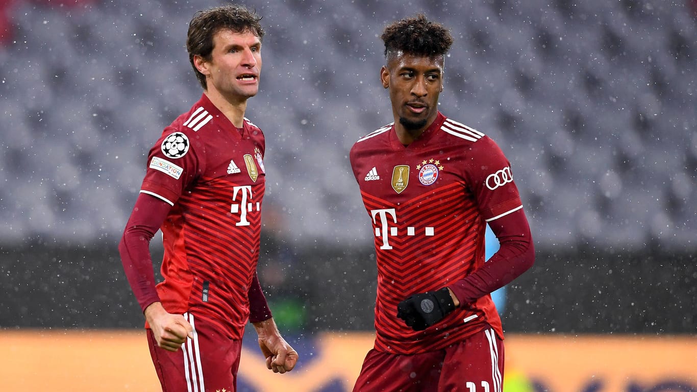 Thomas Müller (l.) und Kingsley Coman sind mit dem FC Bayern am Mittwoch beim FC Salzburg in der Champions League im Einsatz.
