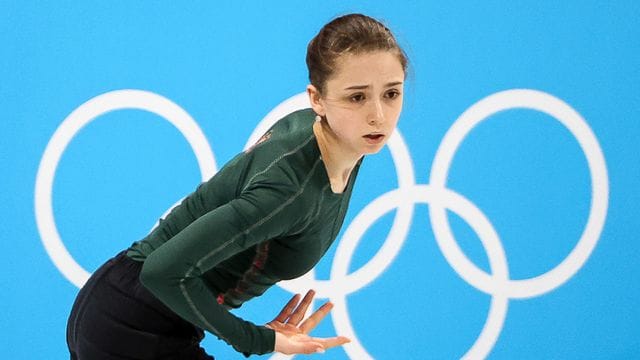 Eiskunstläuferin Kamila Walijewa vom Russischen Olympischen Komitee erhält nach positivem Dopingtest die Starterlaubnis für den Einzelwettbewerb.