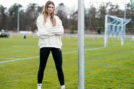 Jule Brand, Spielerin in Hoffenheims Frauenfußballmannschaft und des DFB-Teams, steht 2022 im Fokus.