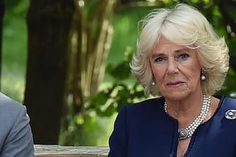 Herzogin Camilla: Die 74-Jährige hat sich mit Corona infiziert.