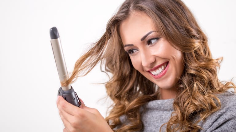 Die besten Lockenstäbe für das Haarstyling: Diese Modelle bringen Ihre Haare schonend in Form.