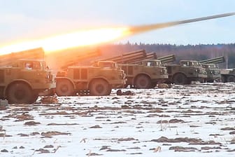 Russische und belarussische Truppen feuern am Wochenende bei einer gemeinsamen Übung Raketen ab: Das nächste Manöver startet bereits am 16. Februar.