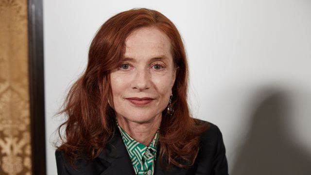 Die französische Schauspielerin Isabelle Huppert erhält den Ehrenbär auf der Berlinale. Die französische Schauspielerin Isabelle Huppert erhält den Ehrenbär auf der Berlinale.