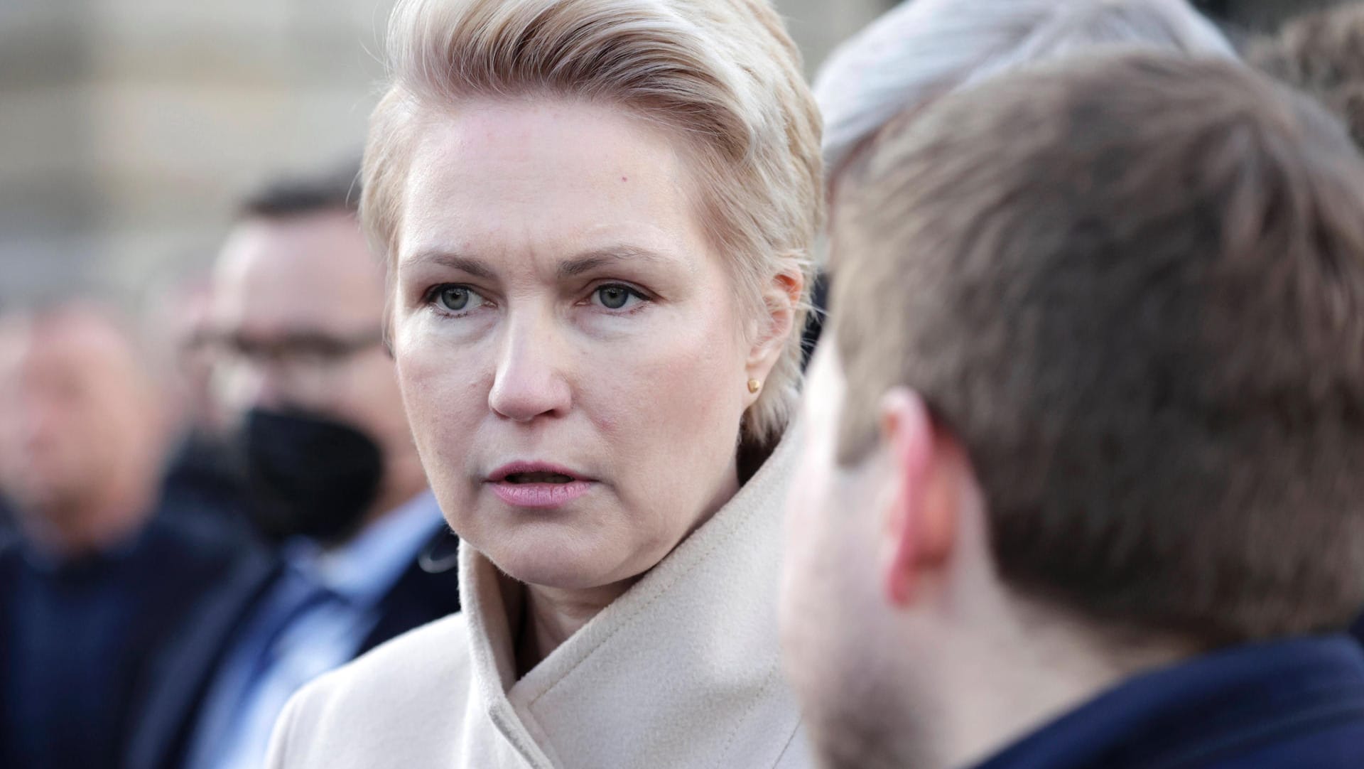 Manuela Schwesig bei einem Fototermin (Archivbild): Die Ministerpraesidentin von Mecklenburg-Vorpommern wehrt sich gegen eine Aussage eines Hamburger Politikers.