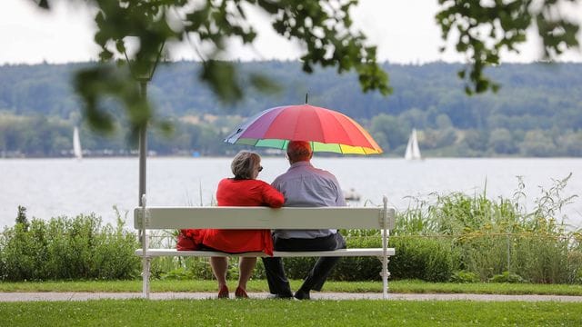 Damit es im Alter entspannt ist, sollte man rechtzeitig mit seiner privaten Altersvsorsorge beginnen. Damit es im Alter entspannt ist, sollte man rechtzeitig mit seiner privaten Altersvsorsorge beginnen.