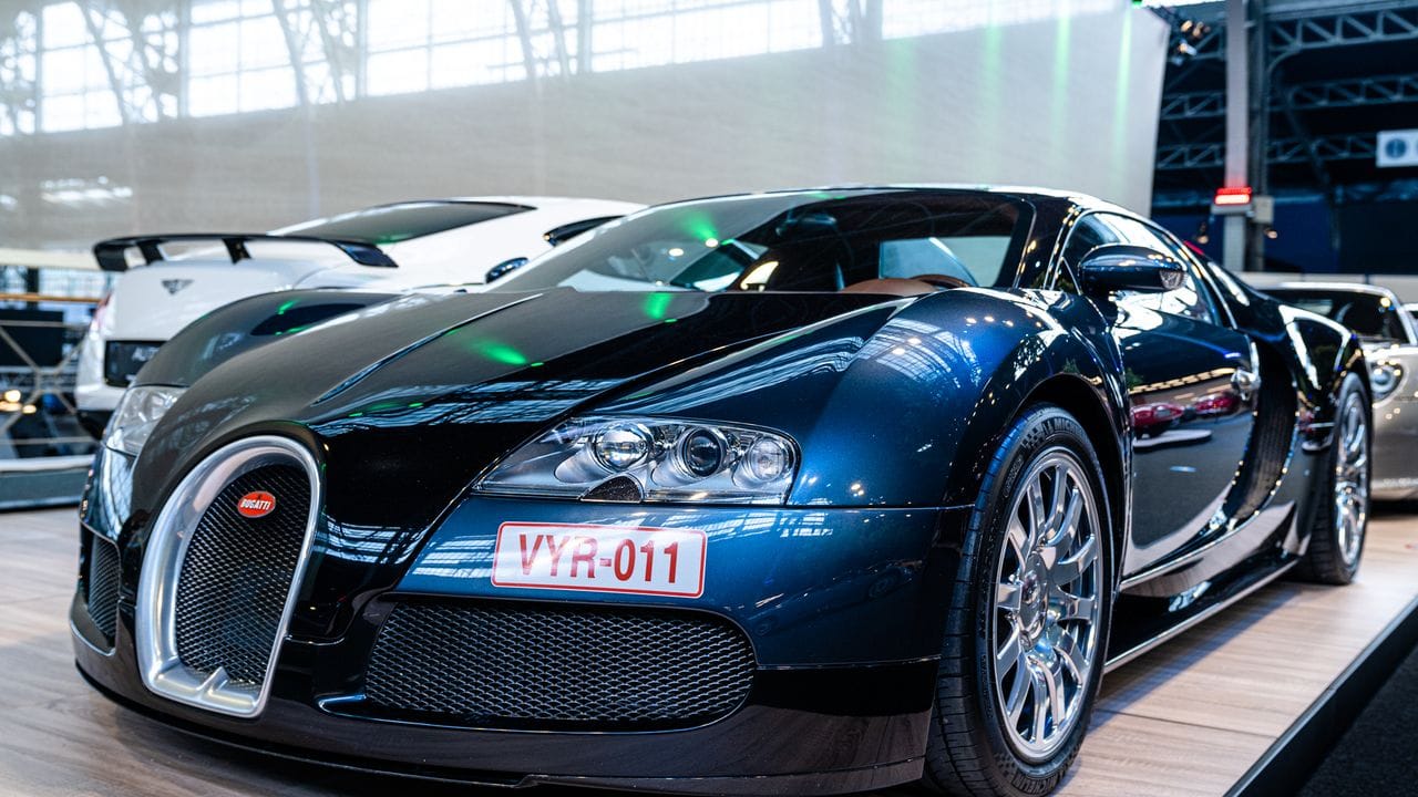 Flunder mit 16 Zylindern: Der über 400 km/h schnelle Veyron von VW-Tochter Bugatti. Flunder mit 16 Zylindern: Der über 400 km/h schnelle Veyron von VW-Tochter Bugatti.