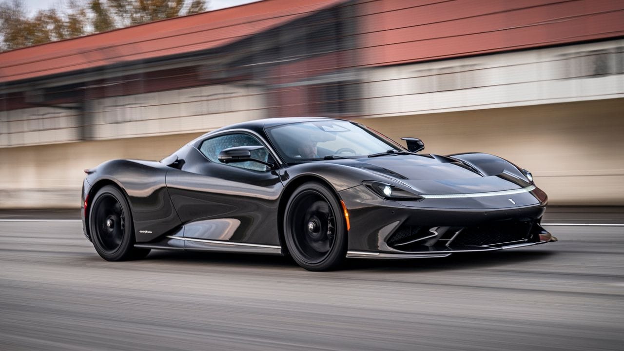Schnelle Kiste: Sogenannte Hypercars wie der Pininfarina Battista mit 1900 PS und Tempo 350 Spitze rasen als rein elektrische Renner auf die Straße. Schnelle Kiste: Sogenannte Hypercars wie der Pininfarina Battista mit 1900 PS und Tempo 350 Spitze rasen als rein elektrische Renner auf die Straße.