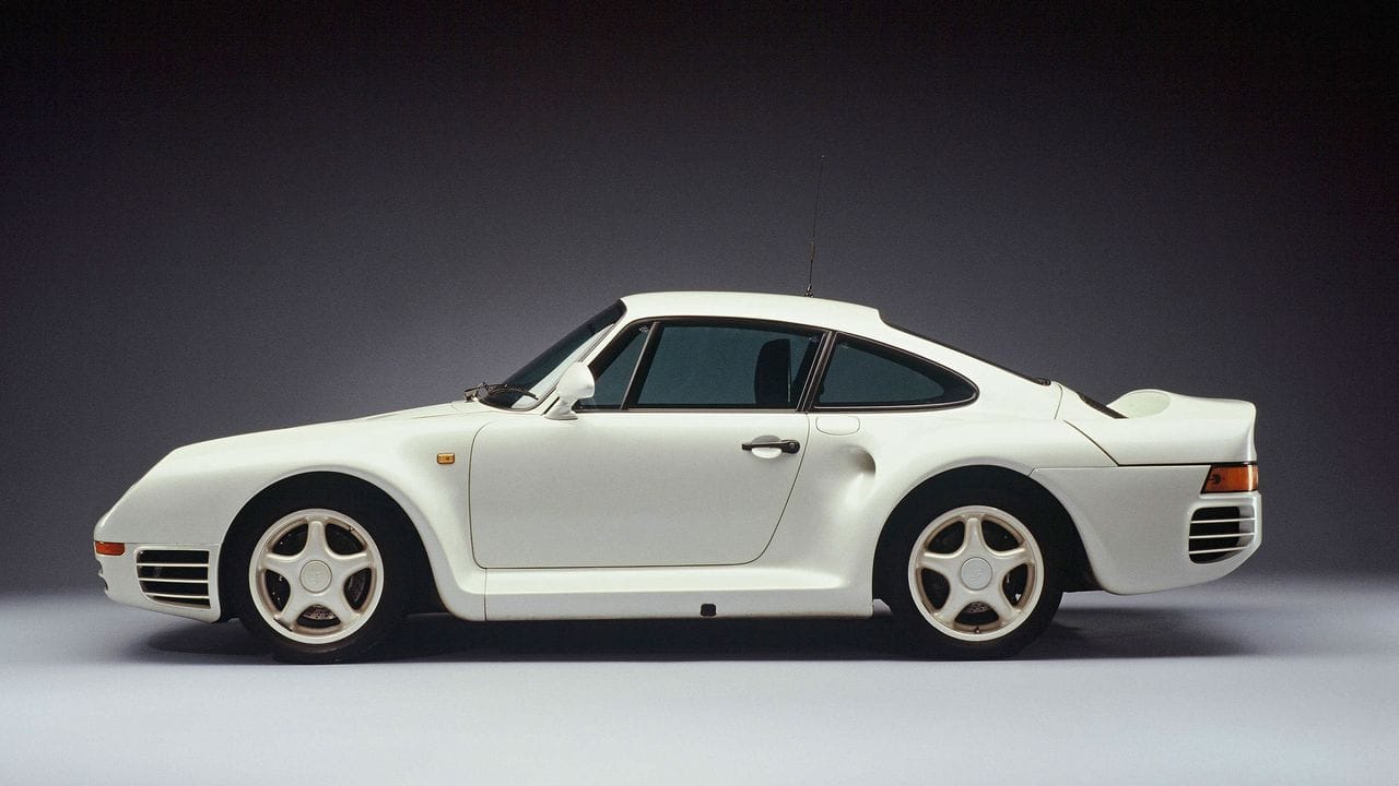 Der Über-Porsche: Anfang der 1980er Jahre wirkte der 959 im Vergleich zu normalen Elfern wie frisch von der Nasa eingekleidet. Der Über-Porsche: Anfang der 1980er Jahre wirkte der 959 im Vergleich zu normalen Elfern wie frisch von der Nasa eingekleidet.