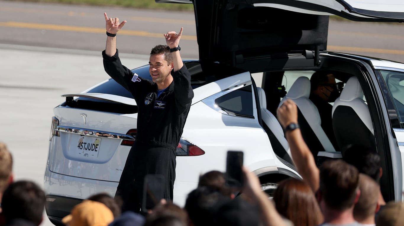 Umjubelter Hobby-Astronaut: Jared Isaacman war im vergangenen Jahr Teil der ersten rein privaten Mannschaft einer SpaceX-Maschine. Nun investiert er selbst in weitere Missionen des Unternehmens.
