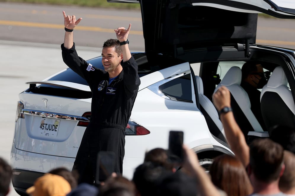 Umjubelter Hobby-Astronaut: Jared Isaacman war im vergangenen Jahr Teil der ersten rein privaten Mannschaft einer SpaceX-Maschine. Nun investiert er selbst in weitere Missionen des Unternehmens.
