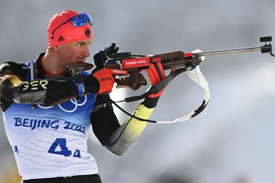 Biathlet Philipp Nawrath beim letzten Schießen.